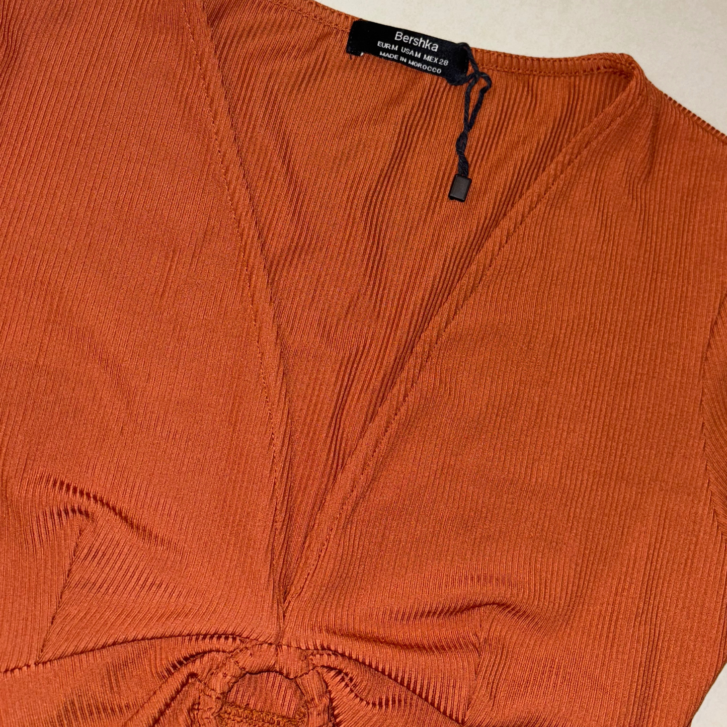 Bershka Ribbed Deep V O-Ring Crop Top