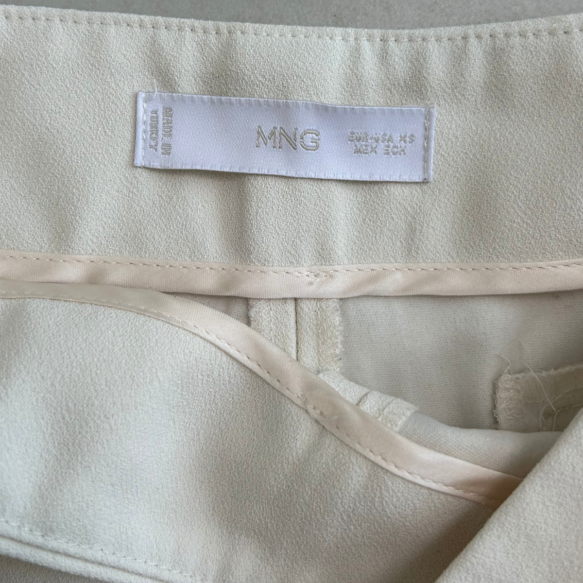 Mango Cream Pleated Shorts